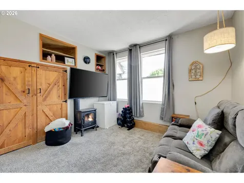 1563 NE Village Squire Court Gresham OR 97030
