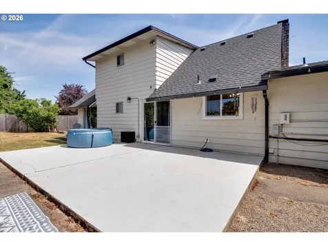 1563 NE Village Squire Court Gresham OR 97030