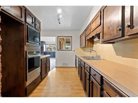 12342 NE Knott Street Portland OR 97230