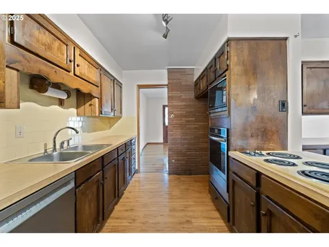 12342 NE Knott Street Portland OR 97230
