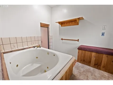 12342 NE Knott Street Portland OR 97230