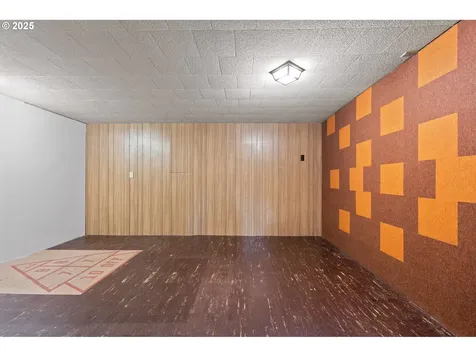12342 NE Knott Street Portland OR 97230