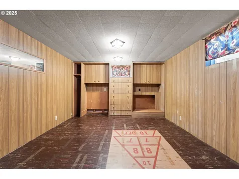 12342 NE Knott Street Portland OR 97230
