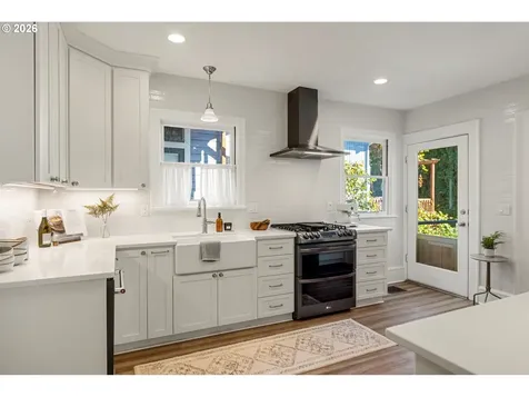 3312 S Corbett Avenue Portland OR 97239