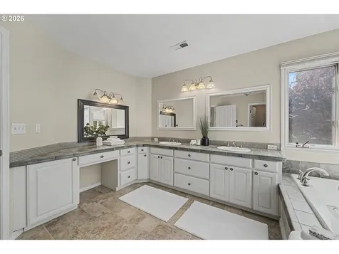 13202 Rogers Road Lake Oswego OR 97035