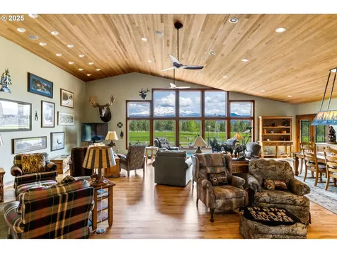 60 Jennings Road Trout Lake WA 98650