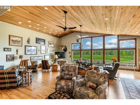 60 Jennings Road Trout Lake WA 98650