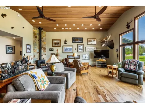 60 Jennings Road Trout Lake WA 98650