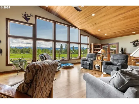 60 Jennings Road Trout Lake WA 98650