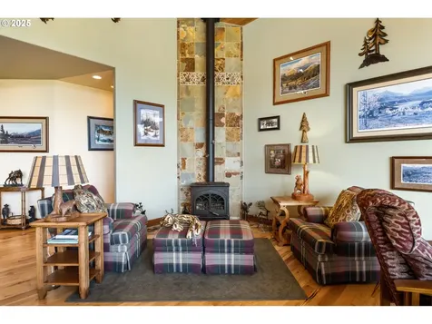 60 Jennings Road Trout Lake WA 98650