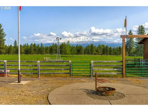 60 Jennings Road Trout Lake WA 98650