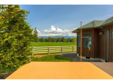 60 Jennings Road Trout Lake WA 98650