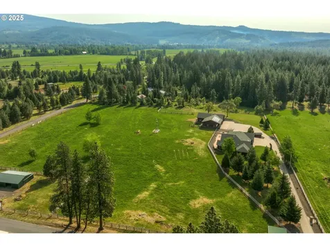 60 Jennings Road Trout Lake WA 98650