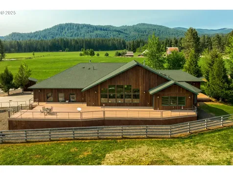 60 Jennings Road Trout Lake WA 98650