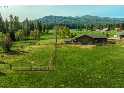 60 Jennings Road Trout Lake WA 98650