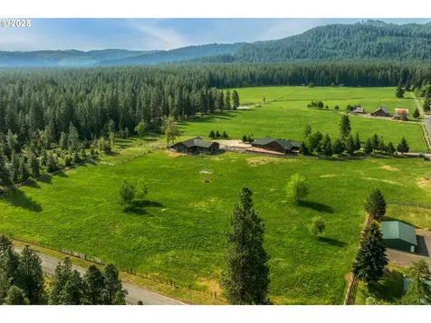 60 Jennings Road Trout Lake WA 98650