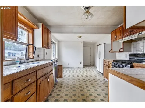 805 SE 197th Avenue Portland OR 97233