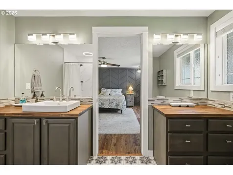 13606 NW 42nd Avenue Vancouver WA 98685