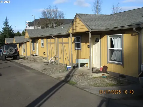 1461/1467 Gleason Avenue Sutherlin OR 97479