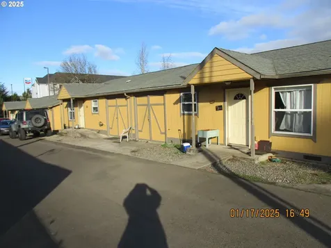 1461/1467 Gleason Avenue Sutherlin OR 97479