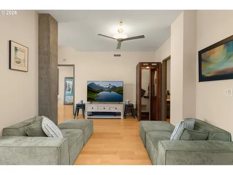 1221 SW 10th Avenue Portland OR 97205