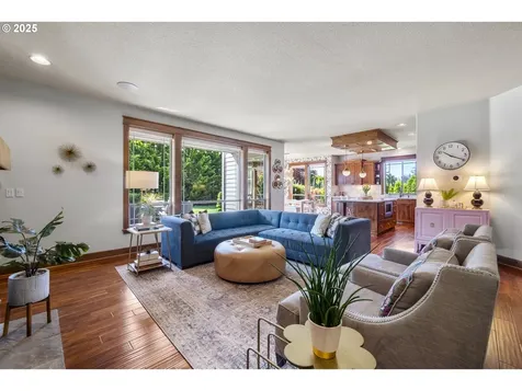 977 Marylhurst Circle West Linn OR 97068