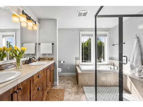 977 Marylhurst Circle West Linn OR 97068
