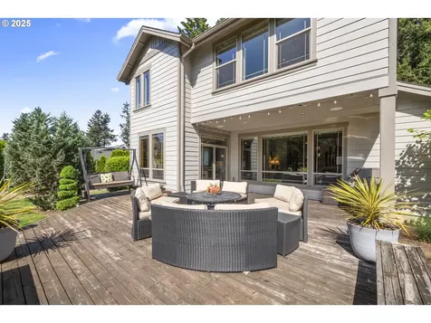 977 Marylhurst Circle West Linn OR 97068
