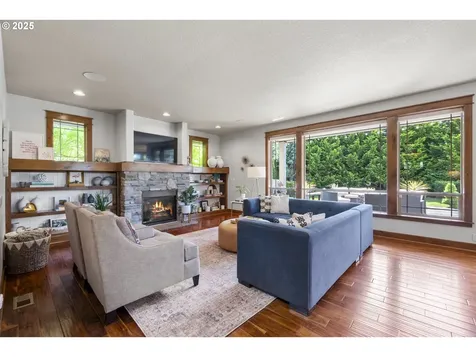 977 Marylhurst Circle West Linn OR 97068