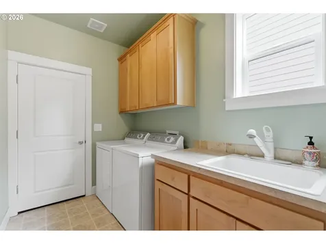 1607 Wood Duck Street Silverton OR 97381