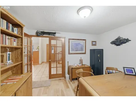 39692 Lacomb Drive Lebanon OR 97355