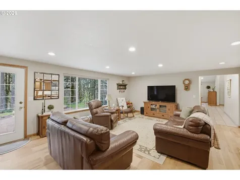 39692 Lacomb Drive Lebanon OR 97355