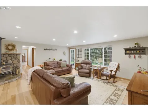 39692 Lacomb Drive Lebanon OR 97355