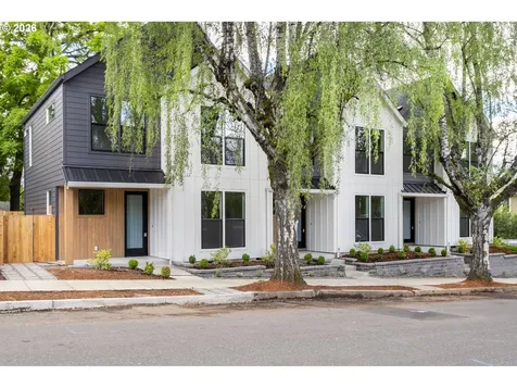 2922 SE Francis Street Portland OR 97202