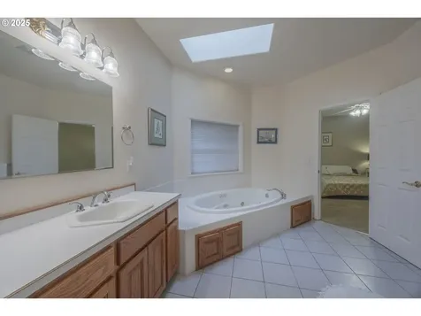 3190 NE Union Avenue Lincoln City OR 97367