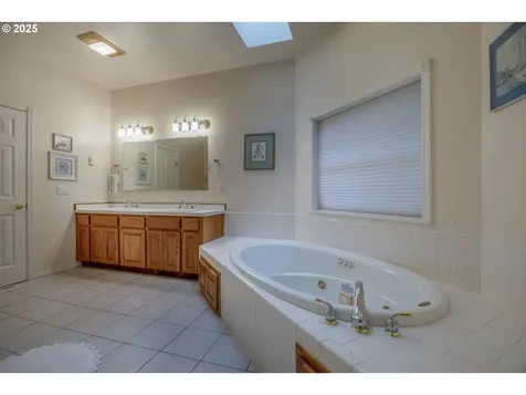 3190 NE Union Avenue Lincoln City OR 97367