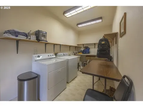 3190 NE Union Avenue Lincoln City OR 97367