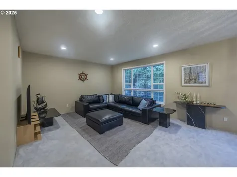 3190 NE Union Avenue Lincoln City OR 97367