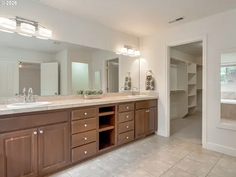 17511 NE 34th Street Vancouver WA 98682