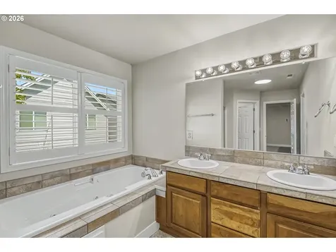1011 SW 18th Way Troutdale OR 97060