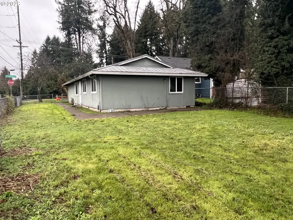9818 SE Clackamas Road Clackamas OR 97015