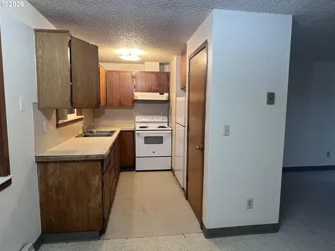 9818 SE Clackamas Road Clackamas OR 97015