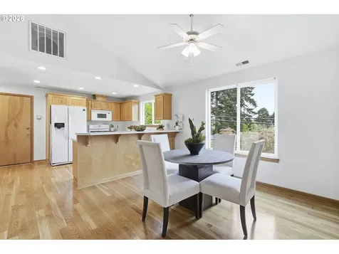 8702 NE Glisan Street Portland OR 97220