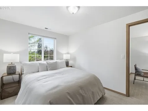 8702 NE Glisan Street Portland OR 97220