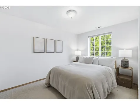 8702 NE Glisan Street Portland OR 97220