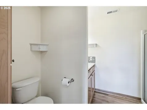 8702 NE Glisan Street Portland OR 97220