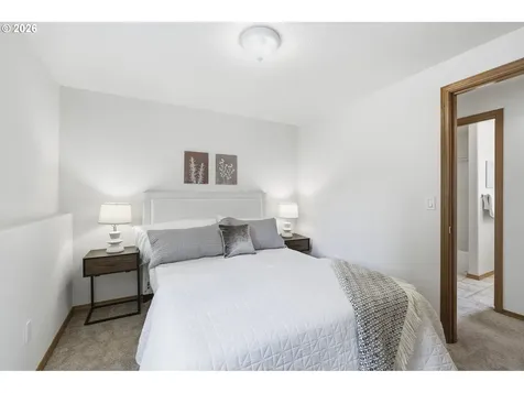 8702 NE Glisan Street Portland OR 97220