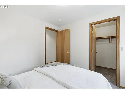 8702 NE Glisan Street Portland OR 97220