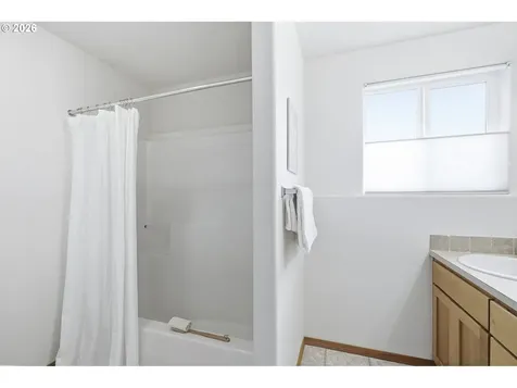 8702 NE Glisan Street Portland OR 97220