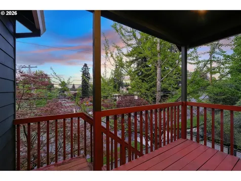 8702 NE Glisan Street Portland OR 97220